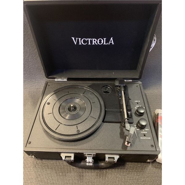 VICTROLA PORTABLE RECORD PLAYER, AND 2 PS3 GAMES, DEAD ISLAND