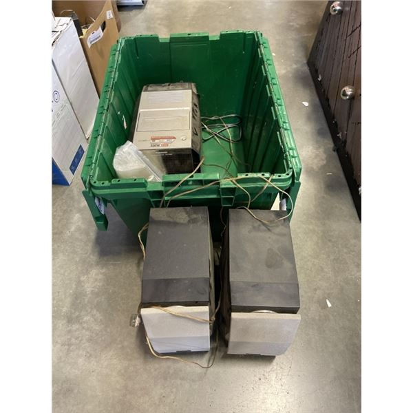 TOTE OF BOOKSHELF STEREO