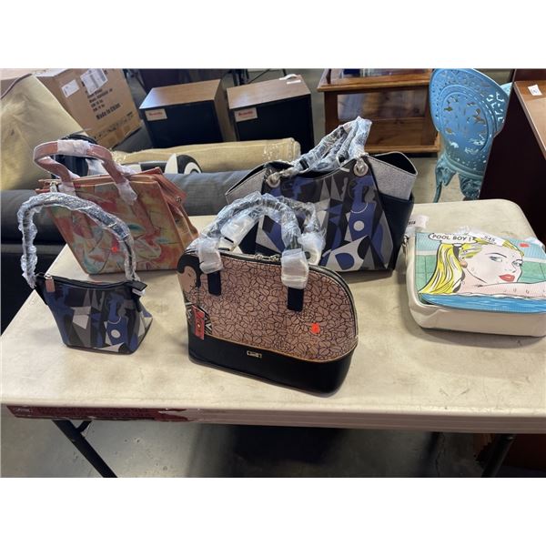 LOT OF NEW WOMENS PURSES