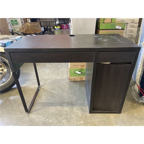 MODERN DESK