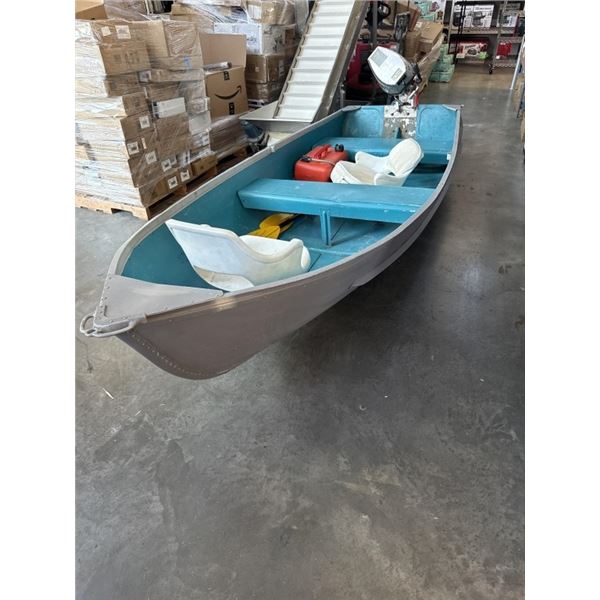 SEARS ALUMINUM 12FT FISHING BOAT WITH HONDA 8HP FOUR STROKIE GAS MOTOR, RUNNING, INCLUDED OARS, 2 SE
