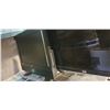 Image 3 : 6 WORKING MONITORS WITH POWER CABLES