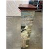 Image 2 : DECORATIVE STORAGE SHELF