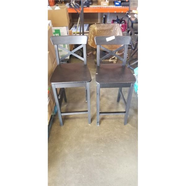 2 BLACK BAR STOOLS