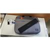 Image 1 : PKG SPADINA MESSANGER LAPTOP BAG AND WRIST REST