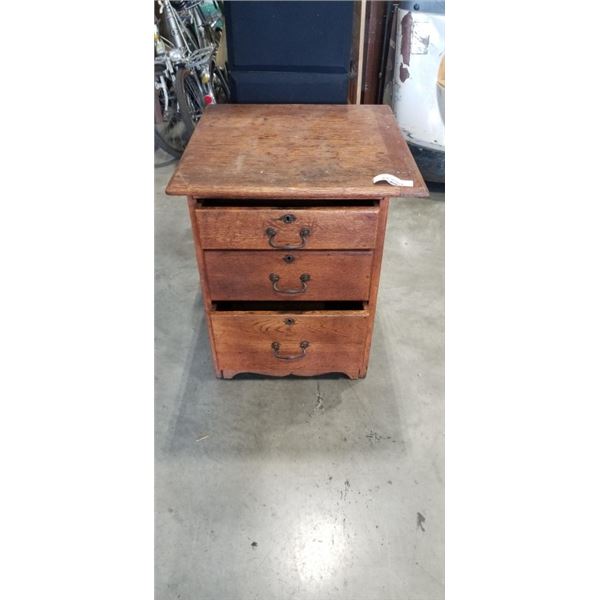 ANTIQUE OAK 3 DRAWER CABINET