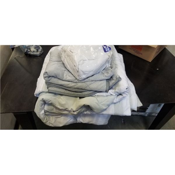 QUEEN SIZE MATTRESS COVER QUEEN SIZE QUILT AND SMALL WEIGHTED BLANKET