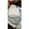 Image 2 : QUEEN SIZE MATTRESS COVER QUEEN SIZE QUILT AND SMALL WEIGHTED BLANKET