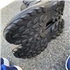Image 7 : 4 PAIRS OF SIZE 10 FOOTWEAR RUNNING SHOES AND WATERPROOF BOOTS