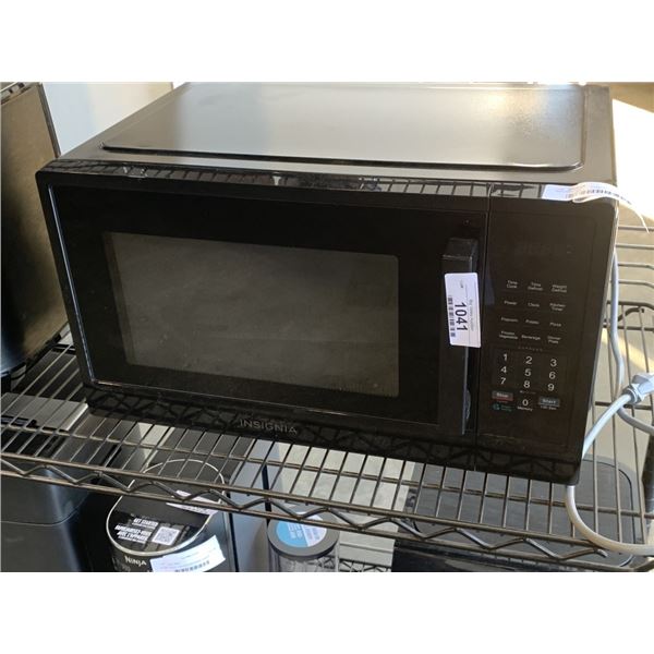 INSIGNIA 1.1 CU FT MICROWAVE - TESTED WORKING, RETAIL $189