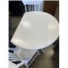 Image 2 : DROP SIDE DINETTE TABLE AND 2 ANTIQUE PAINTED SIDE CHAIRS