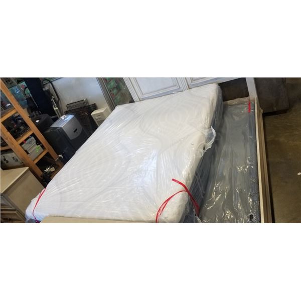 QUEENSIZE NOVAFORM MEMORY FOAM MATTRESS WITH BOXSPRING
