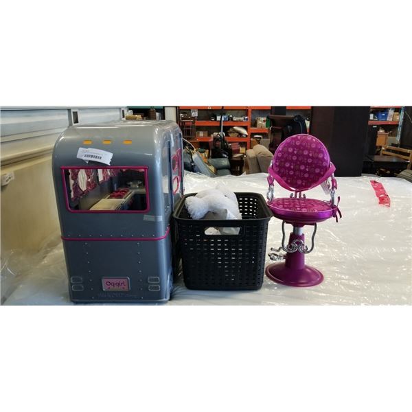 PLAYSET WITH CHAIR AND BASKET OF DECOR ITEMS