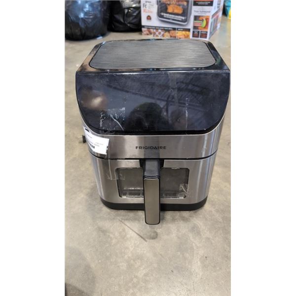 FRIGIDAIRE DIGITAL 8QT AIR FRYER - TESTED WORKING, RETAIL $219