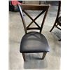 Image 4 : 3' ROUND DINING TABLE WITH 3 CHAIRS