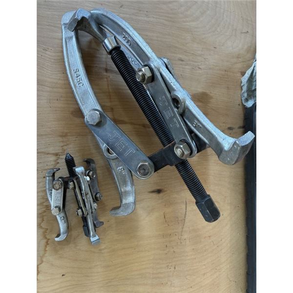 2 Pullers "Jet 8" and Jet 3'