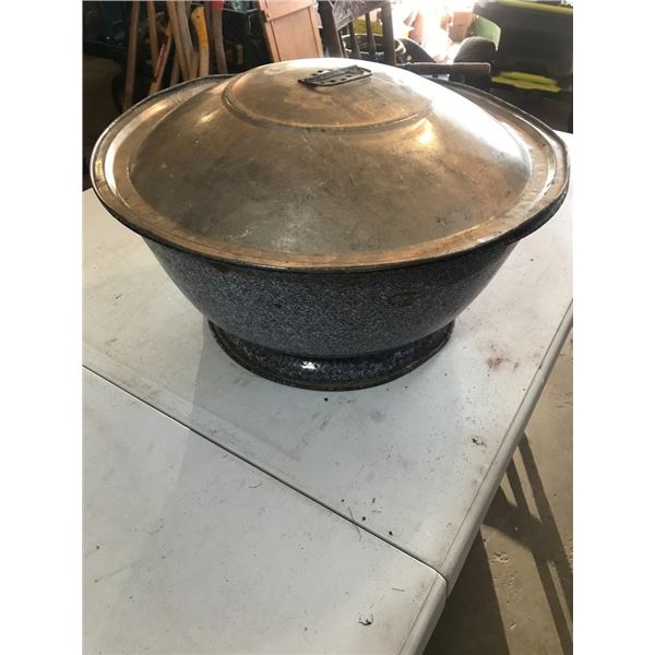 Enamel Bread Pan with Lid
