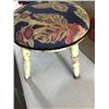 Image 2 : 2 Antique Stools