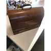 Image 2 : Singer Sewing Machine in Wood Case