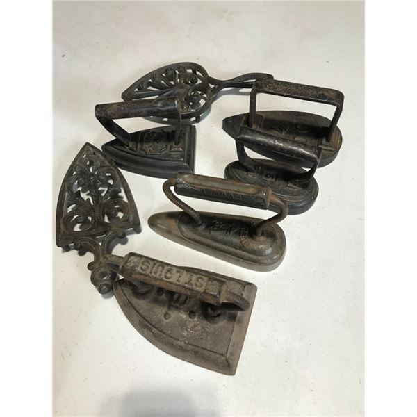 5 Iron 2 Trivets Solid Cast Iron
