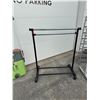 Image 1 : Clothing rack