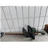 Image 1 : Black & Decker hedge trimmer