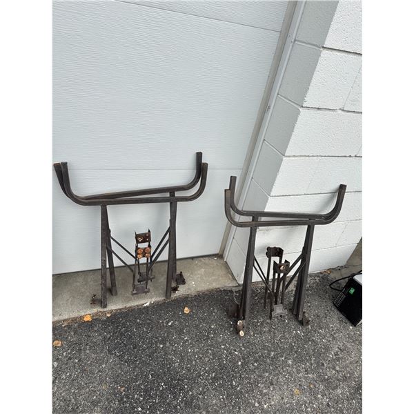 Table legs