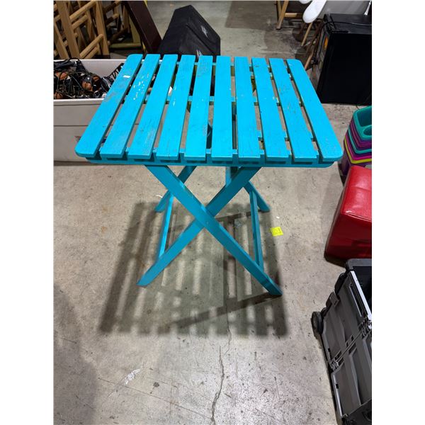 Folding table