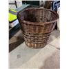 Image 1 : Laundry basket