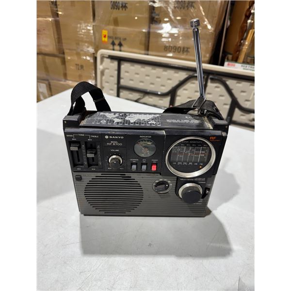 Sanyo model RP 8700 radio