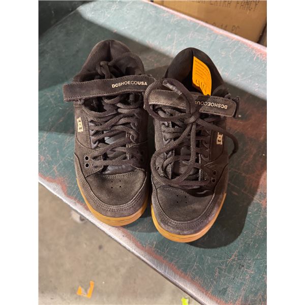 DC shoes size 5