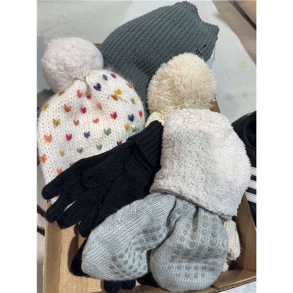 Toques, socks, mitts