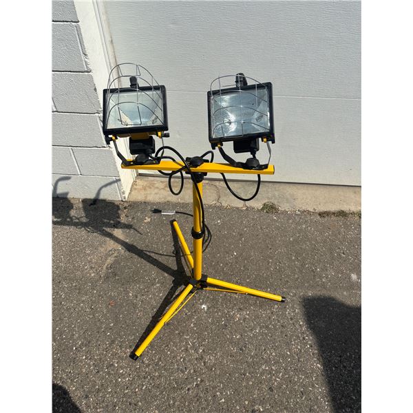 Adjustable Halogen Light Tower -- Excellent Condition