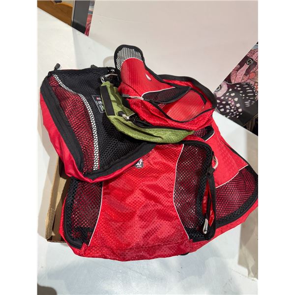 HEYS  travel bags