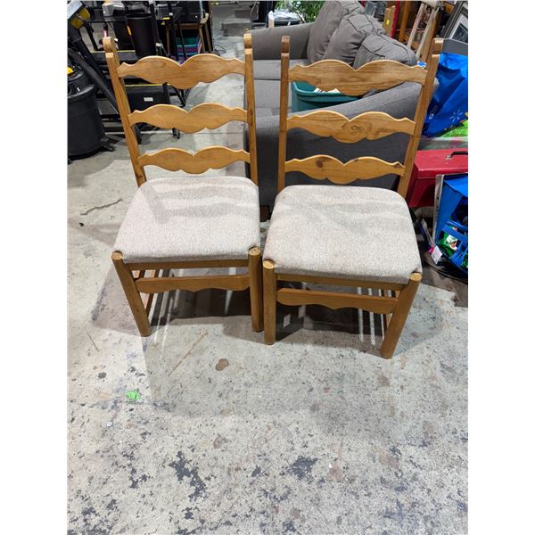 Mexican pine chairs