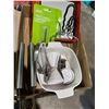 Image 1 : Kitchen related items