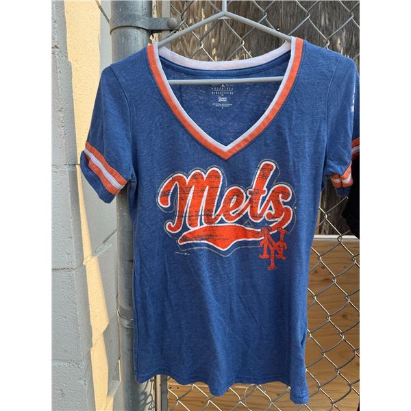 METS small T-shirt