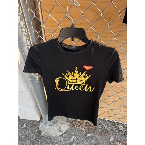 Queen T-shirt, size