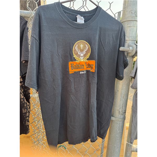 Bauld face lodge, Nelson BC large T-shirt