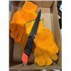 Image 1 : Fillet knife and gloves