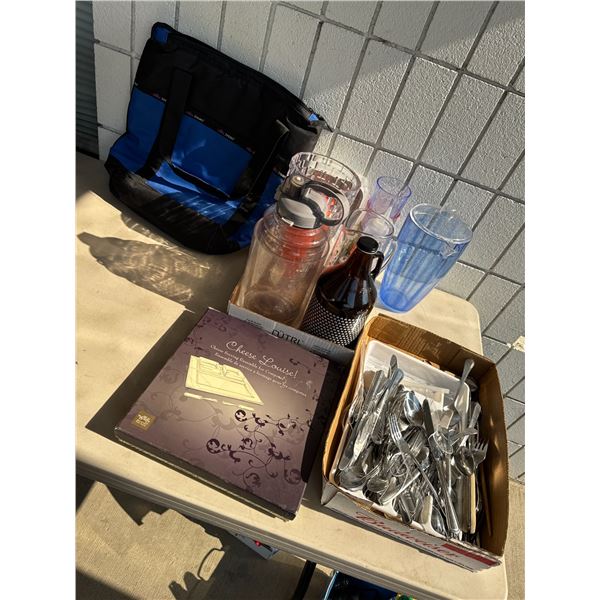 Assorted kitchen items