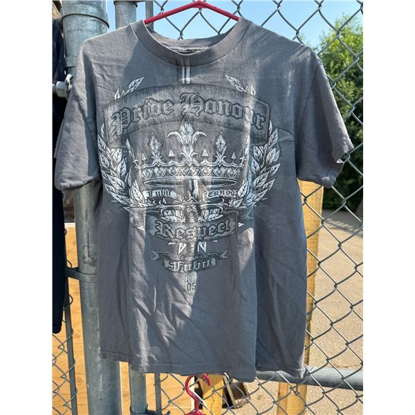 T-shirt, medium?