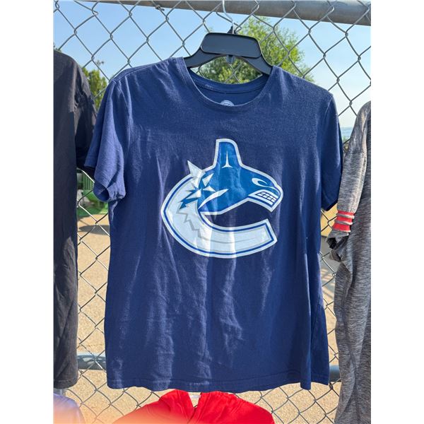 Canucks T-shirt, large