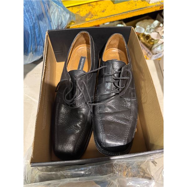 Dress shoes, size 80