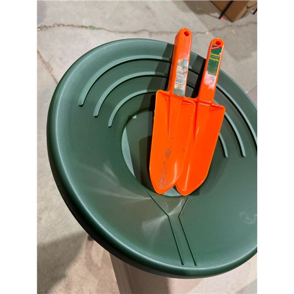 Gold, panning, pans, and trowels