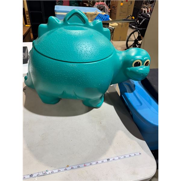Toy box