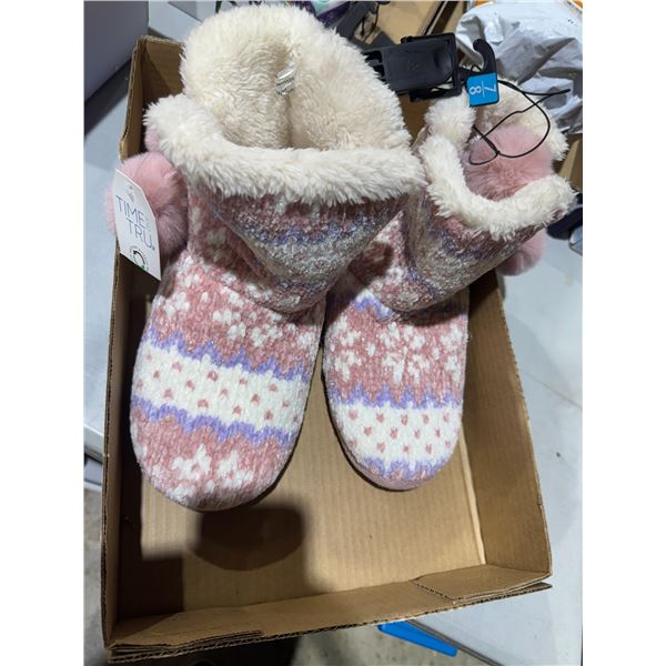 NWT slipper boots size 7/8