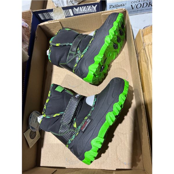 New with tags child size 12 boots Minecraft