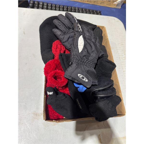 Mints, toques, ear coverings