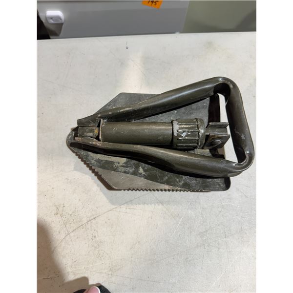 Folding shovel